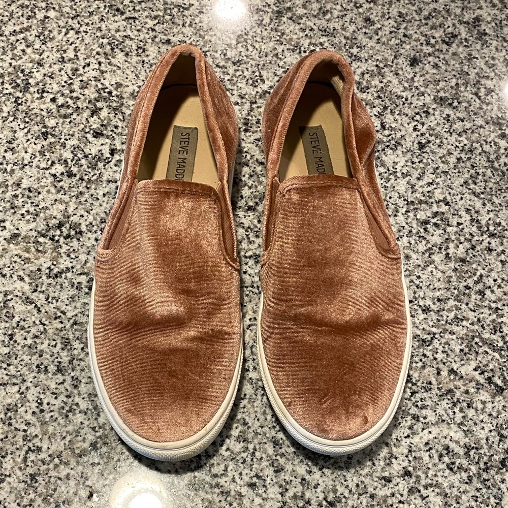 Steve Madden velvet slide on sneakers